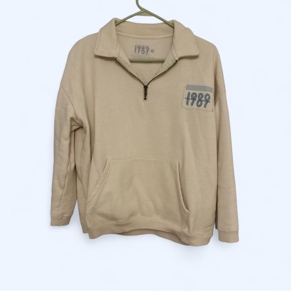 TAYLOR SWIFT OFFICIAL 1989 Quarter Zip - Picture 1 of 5